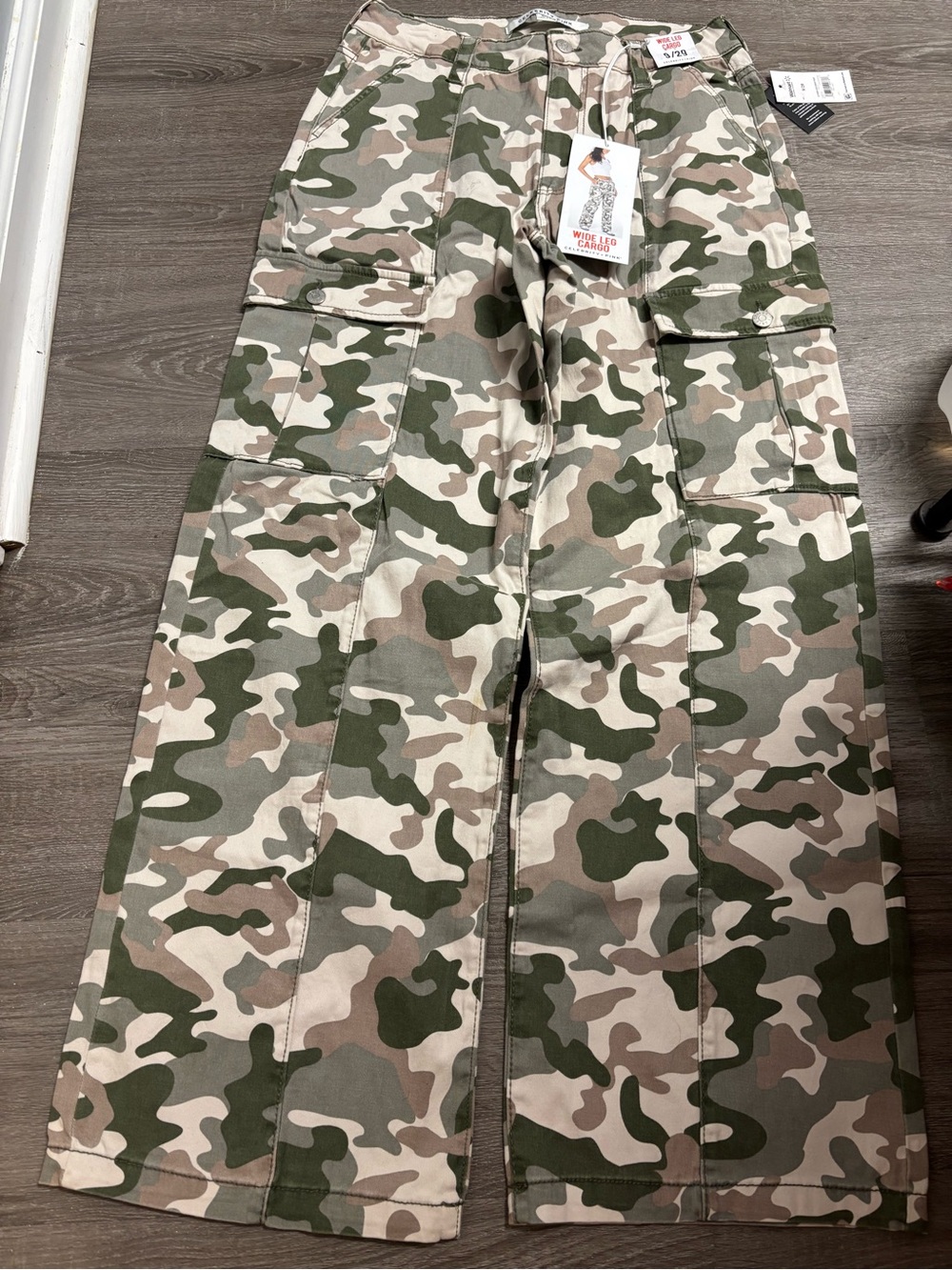 Celebrity Pink Olive & Tan Camo Wide-Leg Cargo Pants